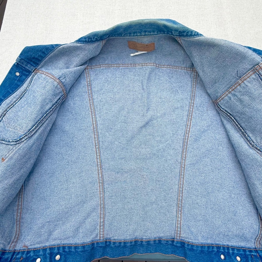 Vintage Wrangler Mens Authentic Western Denim Trucker Jacket Medium Wash Blue XL - Picture 6 of 8